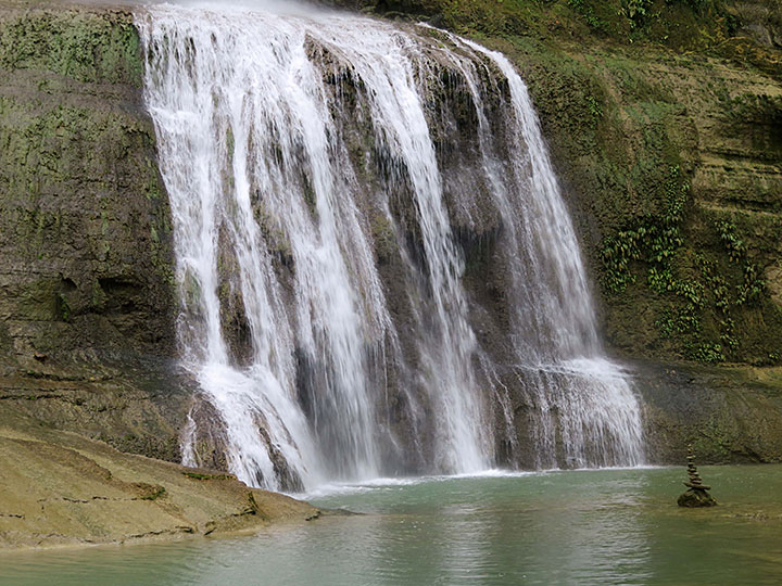 Can-umantad Falls